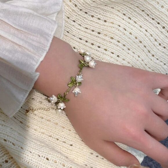 Delicate Lily of the Valley Bracelet for Women - NEW - Picture 2 of 4